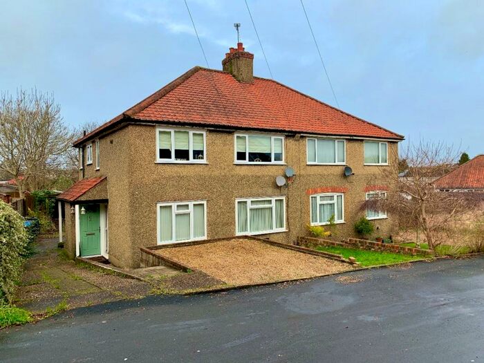 2 Bedroom Maisonette To Rent In Coulsdon Place, Caterham, CR3