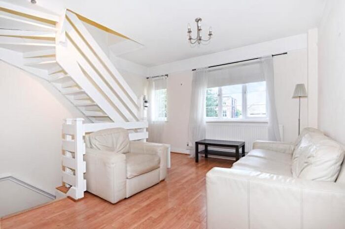 4 Bedroom Maisonette To Rent In Crescent Road, Finchley, N3