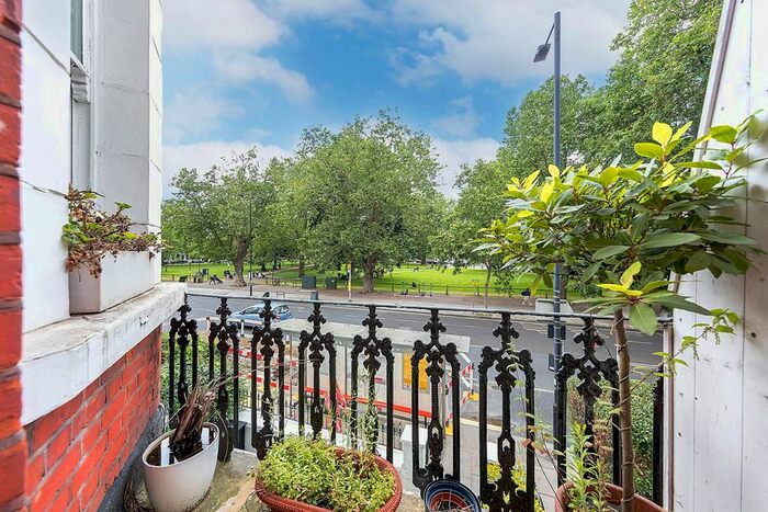 3 Bedroom Flat To Rent In New Kings Road, Fulham, London, SW6