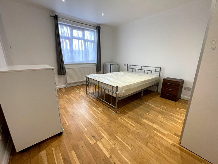 Studio To Rent In Hedge Lane, Southgate, N13