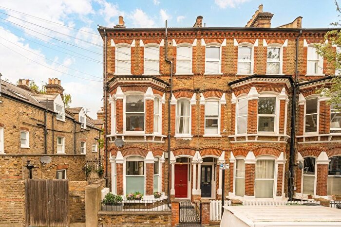 1 Bedroom Flat For Sale In Hemberton Road, Clapham North, SW9