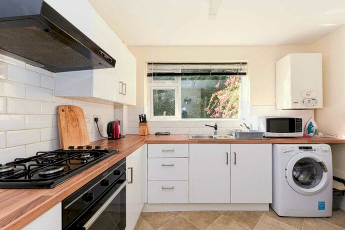 2 Bedroom Maisonette To Rent In Chipstead Road, Banstead, SM7