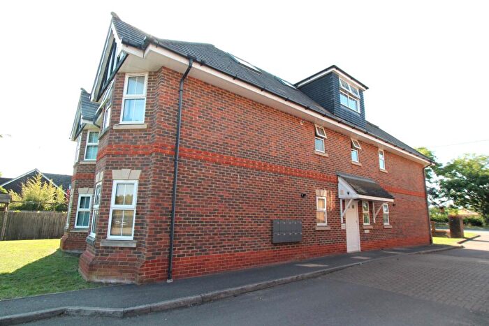 2 Bedroom Flat To Rent In Rockley Court, Theale, RG7