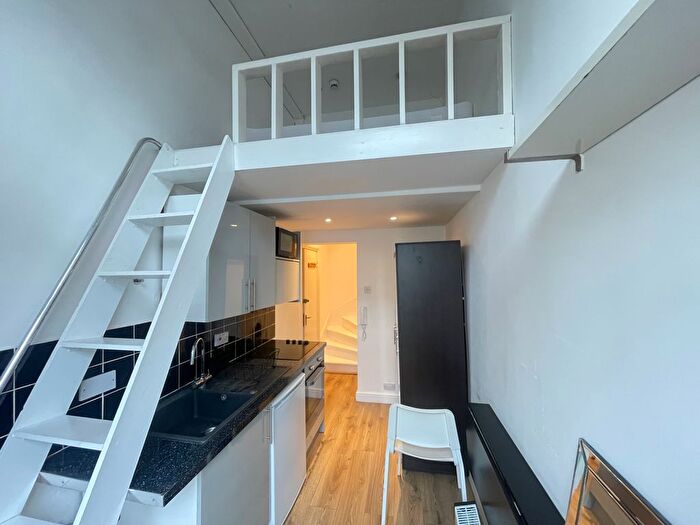 Studio To Rent In Penywern Road, Earls Court, London, SW5