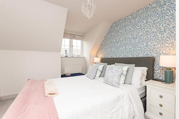 3 Bedroom Terraced House For Sale In Samphire Way, St Mary's Island, Chatham, Kent, ME4