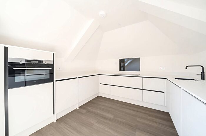 2 Bedroom Flat For Sale In Hyde Street, Winchester, Hampshire, SO23