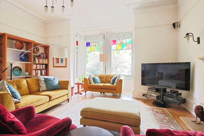 6 Bedroom Semi-Detached House For Sale In Newland Park, Hull, HU5