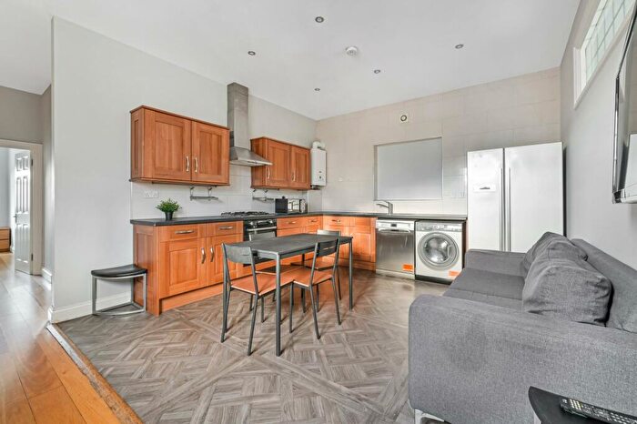 4 Bedroom Apartment To Rent In Camden Road, Holloway, N7