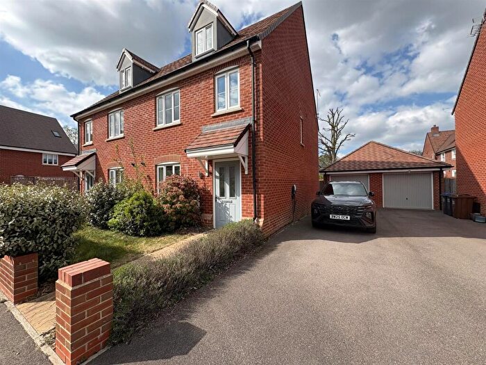 4 Bedroom Semi Detached House To Rent In White Cross Drive, Woolmer Green, Knebworth, SG3