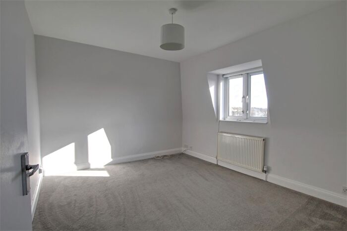 2 Bedroom Flat To Rent In Oakleigh Court, (), Barnet, EN4