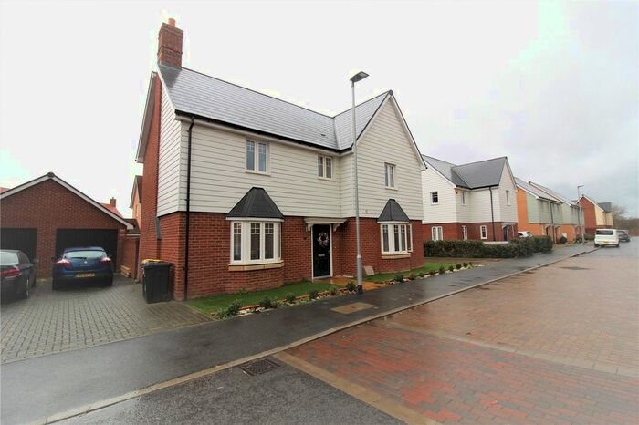 4 Bedroom Detached House To Rent In Windsor Road, Rochford, Essex, SS4