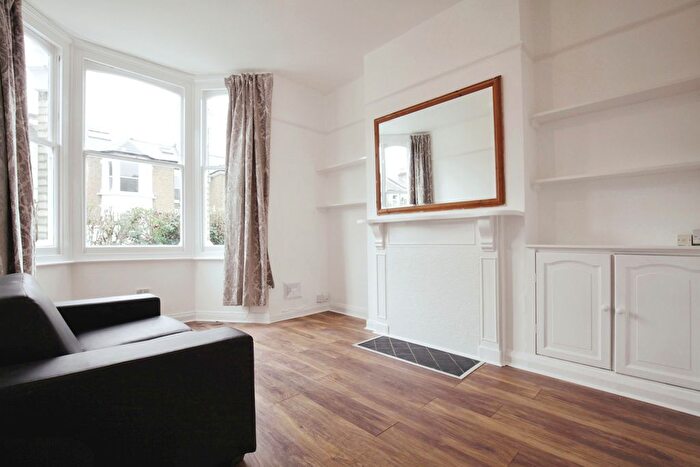 2 Bedroom Terraced House To Rent In Bloemfontein Road, W12