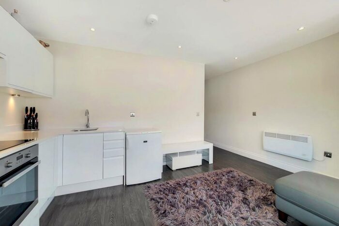 1 Bedroom Flat To Rent In Southlands Road, Bromley Common, Bromley, BR2