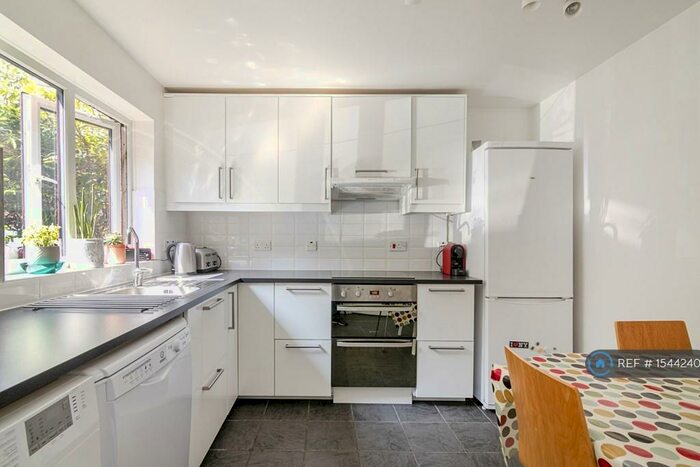 3 Bedroom Terraced House To Rent In Roding Mews, London, E1W