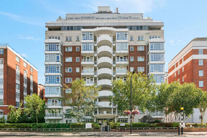 3 Bedroom Apartment For Sale In Abbey Road, London, NW8