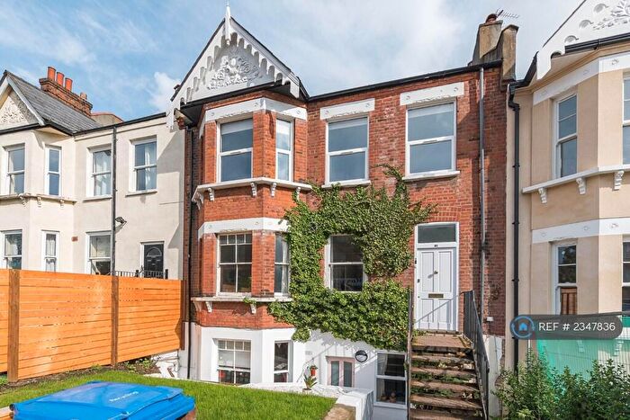 3 Bedroom Flat To Rent In Overhill Road, London, SE22