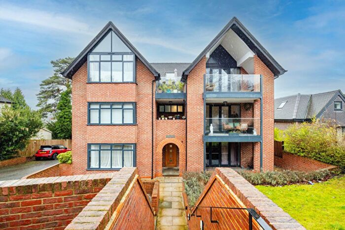 3 Bedroom Flat For Sale In Higher Drive, Bennat Apartments, CR8