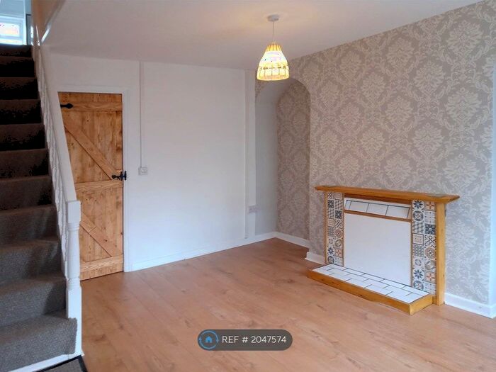 2 Bedroom Terraced House To Rent In High Street, Caernarfon, LL54
