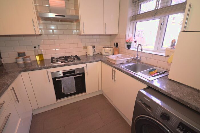 2 Bedroom Flat For Sale In Carnarvon Road, London, E15