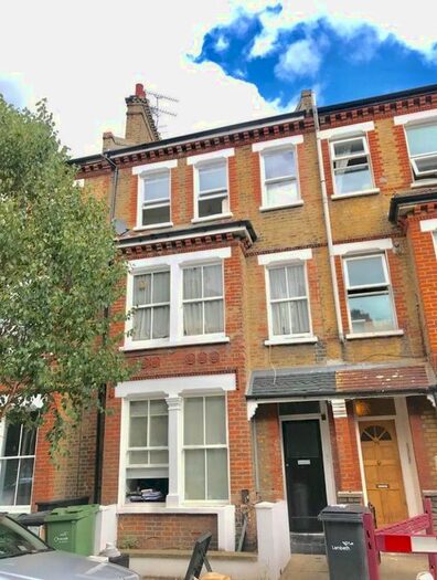 Studio To Rent In Heyford Avenue, London, SW8