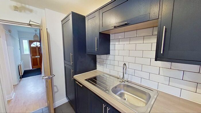 4 Bedroom Semi Detached House To Rent In St Michaels Grove, Headingley, Leeds, West Yorkshire, LS6