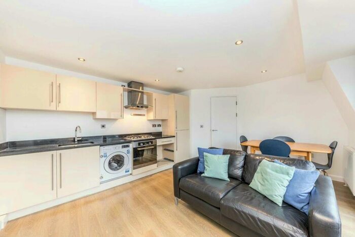 2 Bedroom Flat To Rent In Myrdle Street, Whitechapel, E1