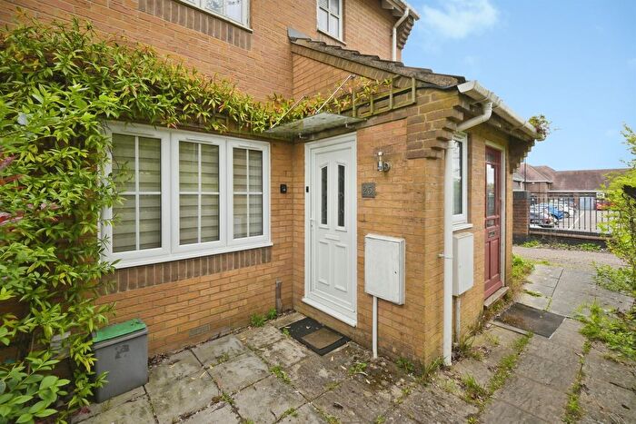 2 Bedroom Maisonette For Sale In Chamberlain Close, Harlow, CM17