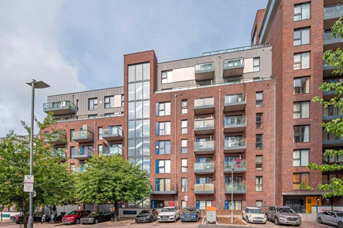 1 Bedroom Flat For Sale In Shearwater Drive, Hendon, London, NW9