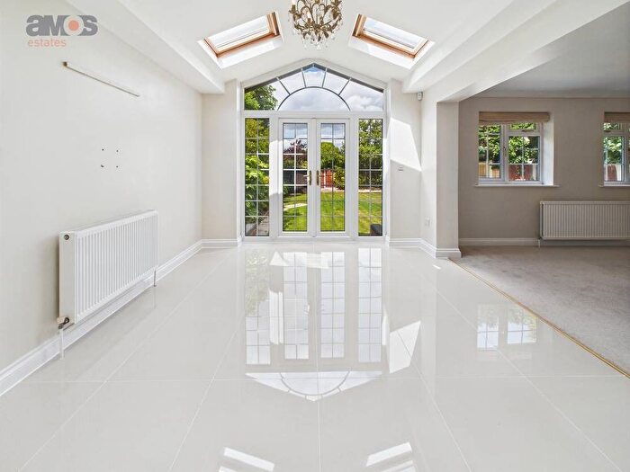 5 Bedroom Detached House For Sale In Eastern Road, Rayleigh, Essex, SS6