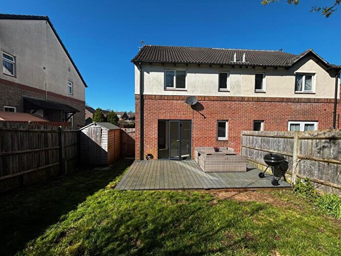 1 Bedroom Semi Detached House For Sale In Beecham Berry, Brighton Hill, Basingstoke, RG22