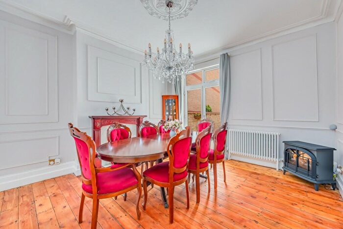 6 Bedroom Semi-Detached House To Rent In Clapham Road, Bedford, Bedfordshire, MK41