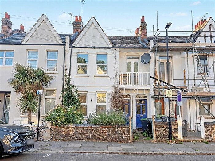 5 Bedroom Apartment For Sale In Sirdar Road, London, N22