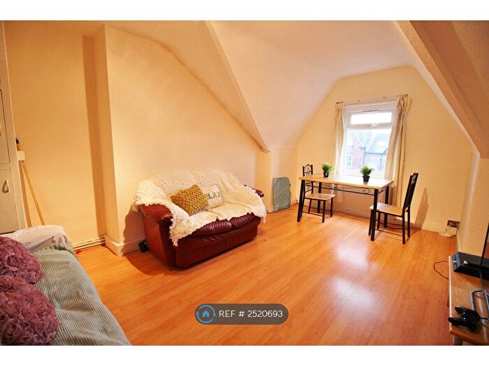 2 Bedroom Flat To Rent In Kelso Road, Leeds, LS2
