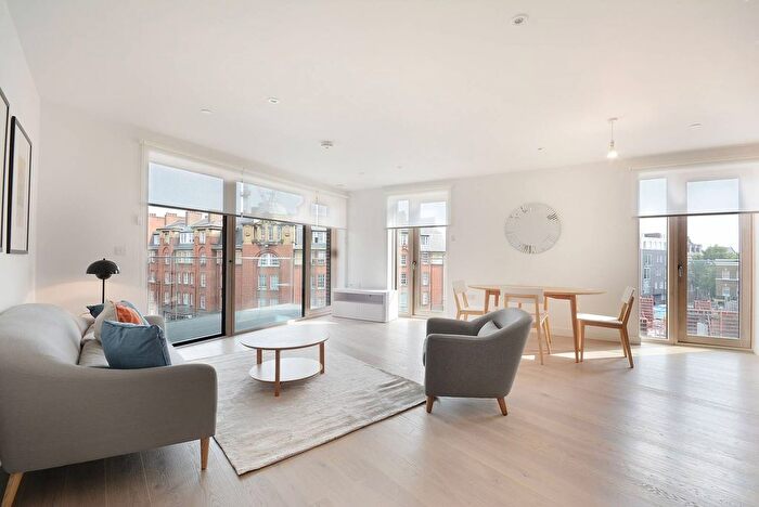 2 Bedroom Flat To Rent In Rodney Road, Elephant And Castle, London, SE17