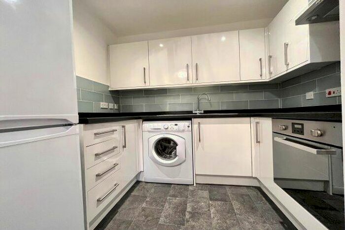 1 Bedroom Flat To Rent In Hanson Close, Beckenham, BR3