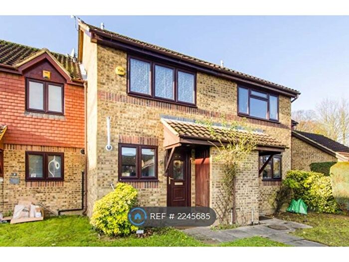 2 Bedroom Terraced House To Rent In Columbia Avenue, Ruislip, HA4