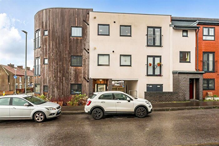 1 Bedroom Apartment For Sale In Fogarty Park Road, Kingswood, Bristol, BS15