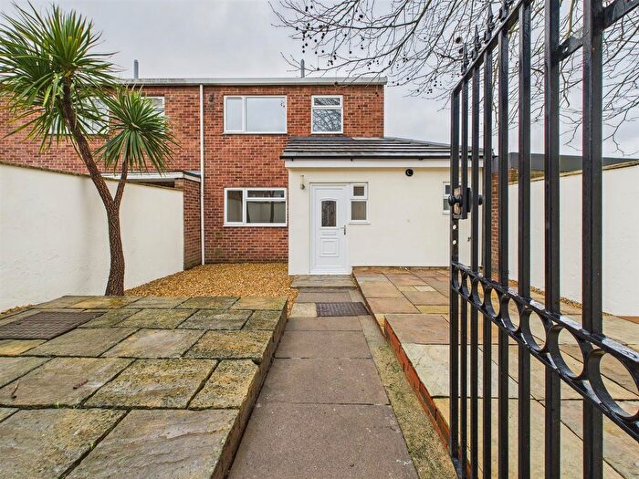 4 Bedroom End Terrace House For Sale In Elizabeth Walk, Reading, RG2