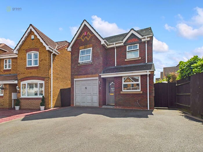 3 Bedroom Detached House For Sale In Ascot Drive, Dosthill, Tamworth, B77