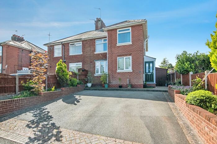 3 Bedroom Semi-Detached House For Sale In Albrighton Road, Halesowen, West Midlands, B63
