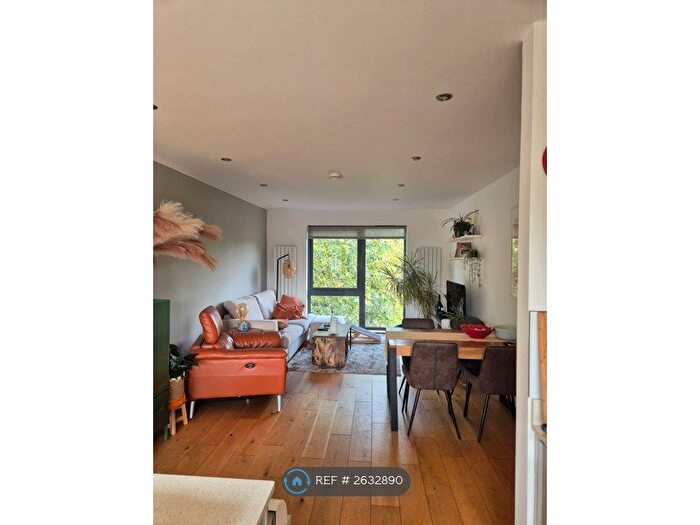 2 Bedroom Flat To Rent In Benyamin Apartments, London, SE16