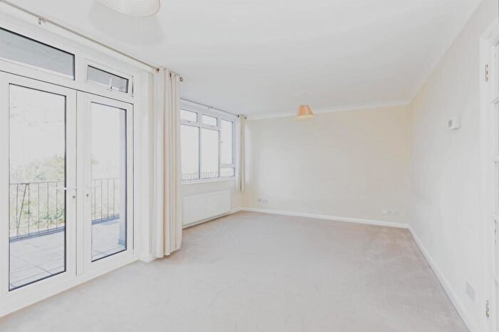 2 Bedroom Apartment To Rent In Chatham Park, Bath, BA2