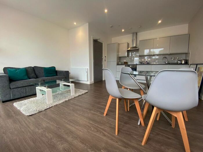 2 Bedroom Flat To Rent In Lichfield Road, Four Oaks, Sutton Coldfield, B74