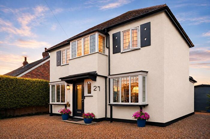 3 Bedroom Detached House For Sale In The Plantation, Worthing, BN13