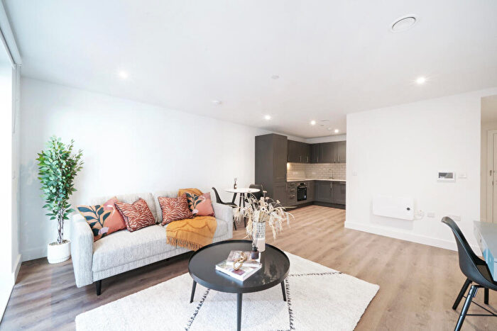 2 Bedroom Apartment To Rent In Francis House, SL6