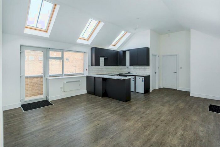 1 Bedroom Flat To Rent In High Street, Carshalton, SM5