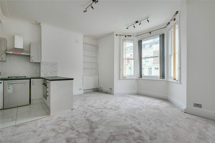 2 Bedroom Flat To Rent In Chesson Road, London, W14