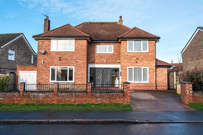 7 Bedroom Detached House For Sale In Rockwood Road, Calverley, LS28