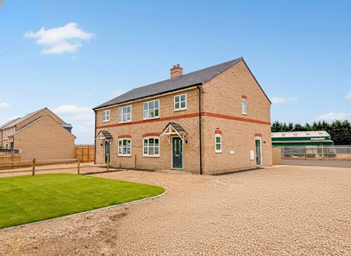 3 Bedroom Semi Detached House For Sale In Ramsey Mereside, Cambridgeshire, PE26