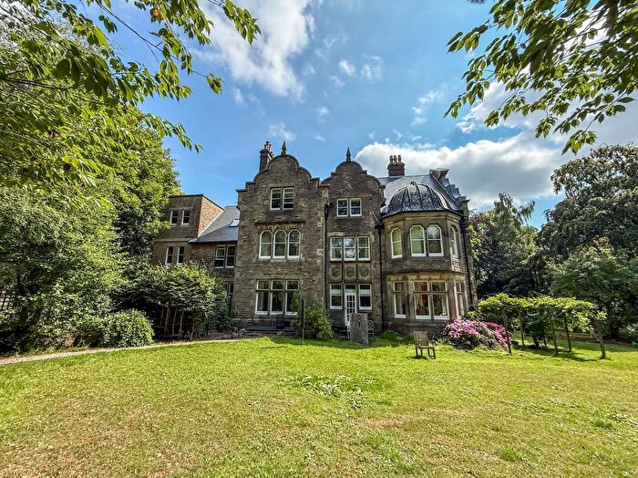 2 Bedroom Flat For Sale In Hampton Court, Park Road, Buxton, SK17